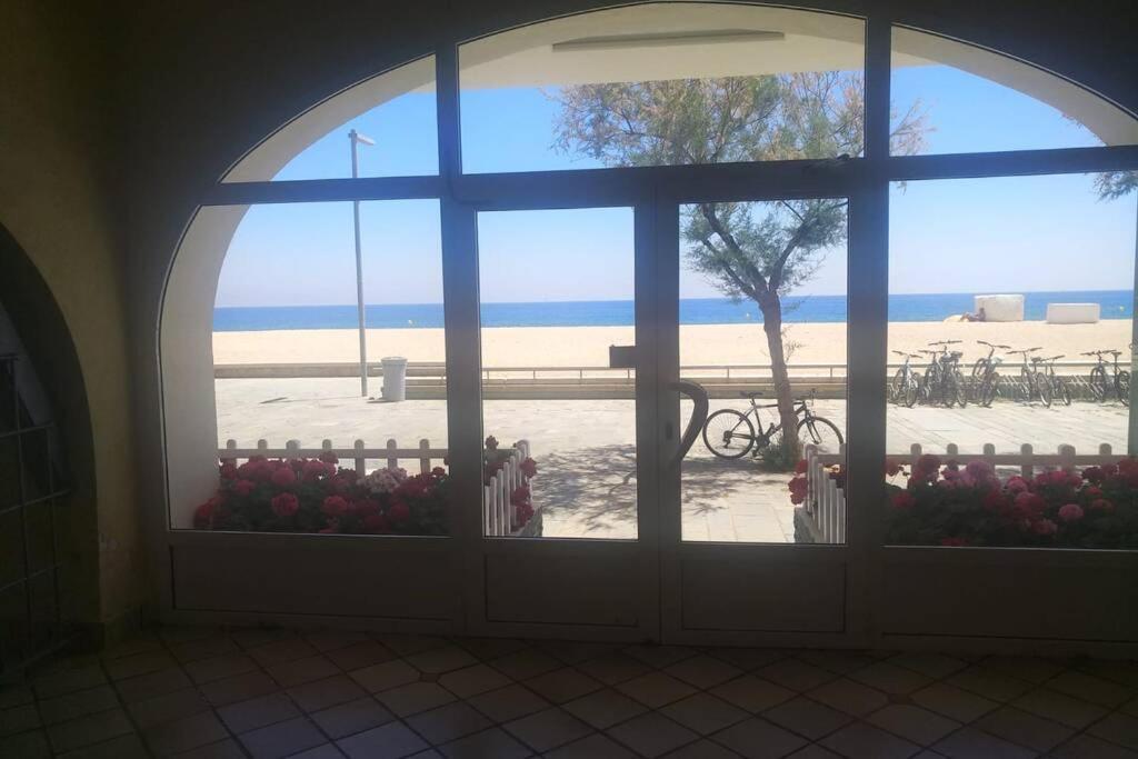 Estudio Primera Linea De Mar Con Piscina Y Parking Daire Platja d'Aro Dış mekan fotoğraf